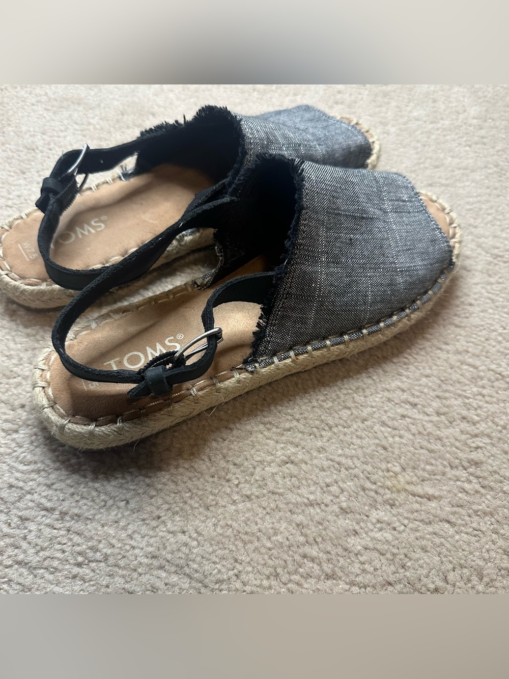 TOMS Clara Denim Chambray Espadrille
Sandals Women’s 7.5 - Picture 6 of 10